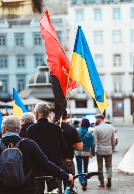 Lizbon, Portekiz sokaklarında düzenlenen mitingde Ukrayna bayrakları
