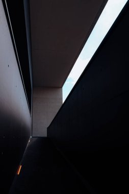 Lizbon Tekne Limanı binasının minimalizmi - Lizbon Portekiz 'deki Jardim do Tabaco Quay. Sanat, satırlar