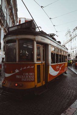 Lizbon, Portekiz 'in renkli tramvayları