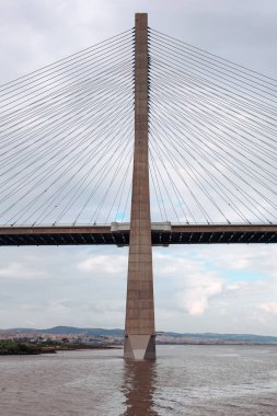 Lizbon 'daki Vasco da Gama Köprüsü Tagus Nehri üzerindeki Portekiz