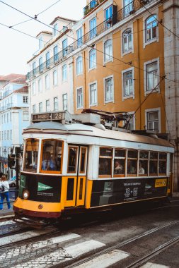 Lizbon, Portekiz 'in renkli tramvayları