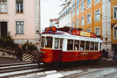 Lizbon, Portekiz 'in renkli tramvayları