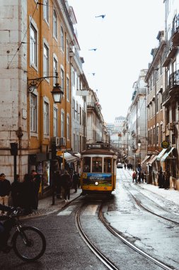 Lizbon, Portekiz 'in renkli tramvayları