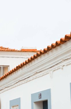 Portekiz 'in Atlantik kıyısındaki şehirlerin çatıları.