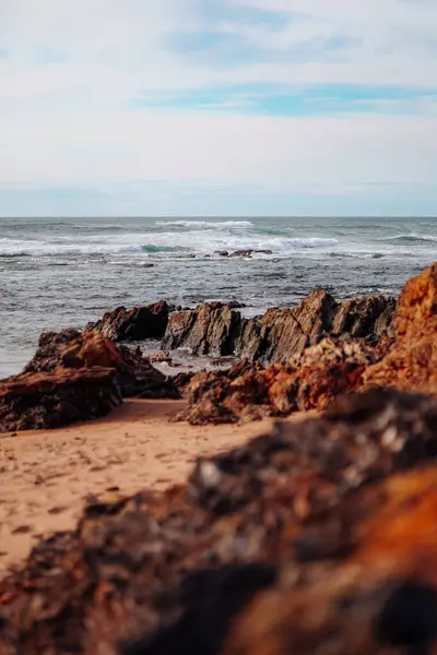 Yamaçta Atlantik Kıyısı. Dramatik Işıklandırma