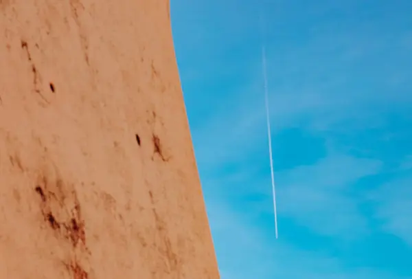 Portekiz binalarının elementleri gökyüzüne karşı