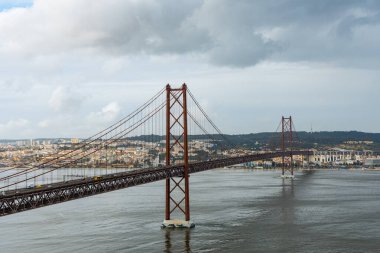Lizbon 'da 25 Nisan Köprüsü