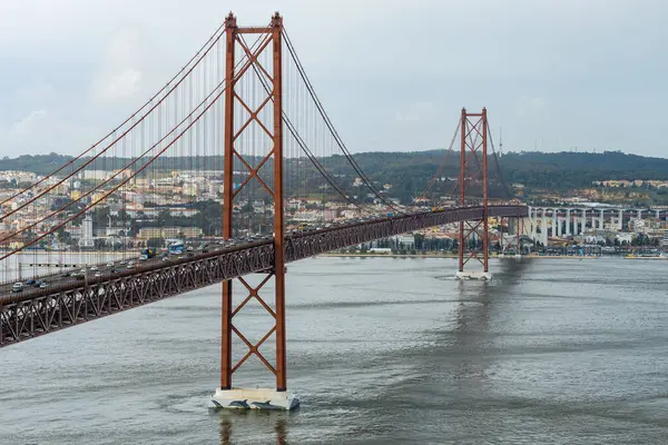 Lizbon 'da 25 Nisan Köprüsü