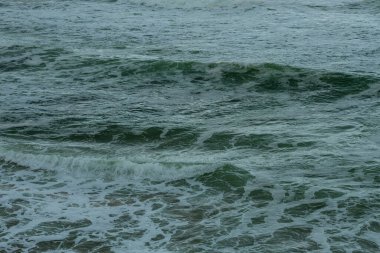 Atlantik Okyanusunun açık, fırtınalı suları