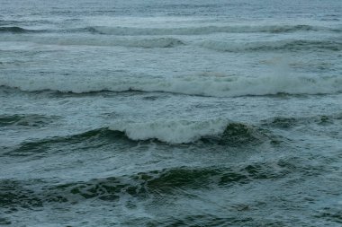 Atlantik Okyanusunun açık, fırtınalı suları