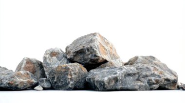 Kayalar yıpranmış taşlar beyaz arkaplanda tek başlarına duruyorlar..