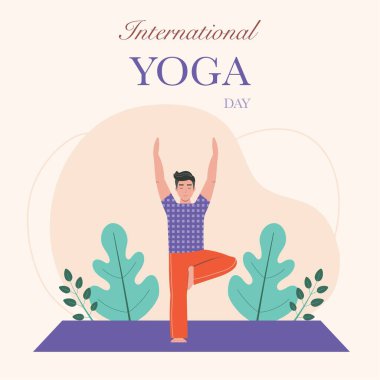 Asana Uluslararası Yoga Günü kartı atan adam. Genç erkek dengede duran ağaçta dışarıda poz veriyor. Yoga minderi üzerinde yoga duruşu egzersizi. Poster tasarımı için sağlıklı yaşam tarzı kavramı.