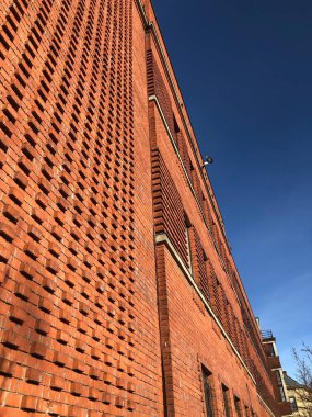 Modern binanın dış yüzeyinin mimari detayları