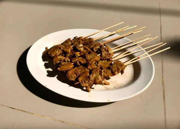 Shell Satay Sate Kerang Λευκό Πιάτο — Φωτογραφία Αρχείου