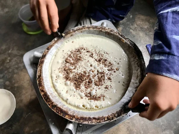 Процесс Приготовления Мартабака Индонезийской Уличной Еды — стоковое фото