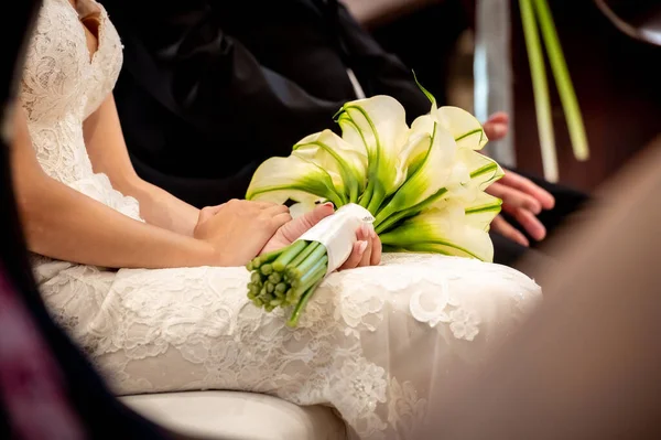 flowers bouquets bouquets and boutonnieres bouquet of lilies in the hands of the bride