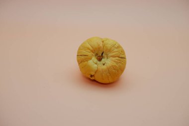 Işıl ışıl Avokado Taşı Yumuşak Ton Tonu Beyaz Turuncu Arkaplanda Dinleniyor