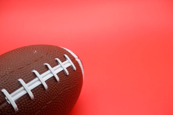 Pelota Rugby Aislada Sobre Fondo Rojo — Foto de Stock