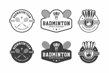 Badminton logosu, amblem seti koleksiyonu, hafif arkaplanda dizayn şablonu