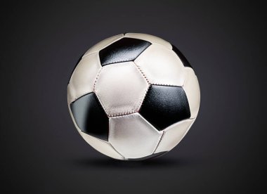 Futbol koyu arka planda izole edilmiş. Resimli bir görüntü. seçici odak .