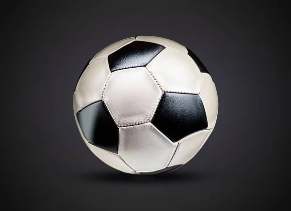 Futbol koyu arka planda izole edilmiş. Resimli bir görüntü. seçici odak .