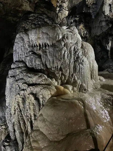 the beautiful waterfall in the cave of the caves in Belgium 