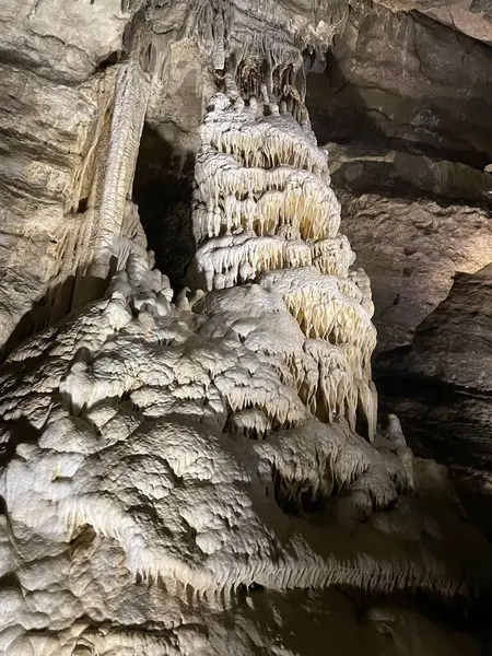 the beautiful waterfall in the cave of the caves in Belgium 