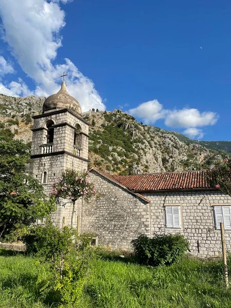 Pohled Starý Kostel Starobylého Města Montenegro — Stock fotografie