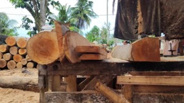 Bıçkıhanede büyük blokları ayırmak