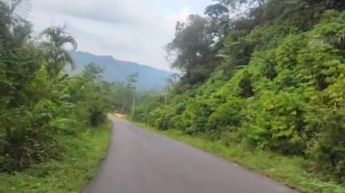 Aceh, Endonezya 20 Mart 2023: çarpıcı manzara manzarasıyla Takengon şehrine seyahat edin. Kuzey Aceh, Aceh Eyaleti, Endonezya 20 Mart 2023