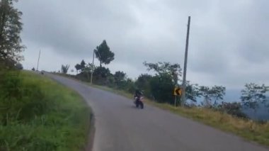 Aceh, Endonezya 20 Mart 2023: çarpıcı manzara manzarasıyla Takengon şehrine seyahat edin. Kuzey Aceh, Aceh Eyaleti, Endonezya 20 Mart 2023