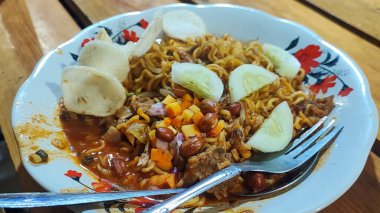 Biftekle kızartılmış hazır şehriye manzarası, Aceh, Endonezya