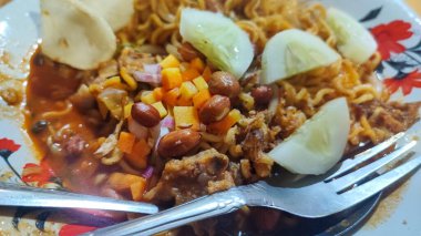 Biftekle kızartılmış hazır şehriye manzarası, Aceh, Endonezya