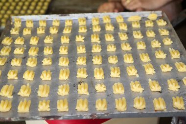 Geleneksel Türk tatlıları yapmak.