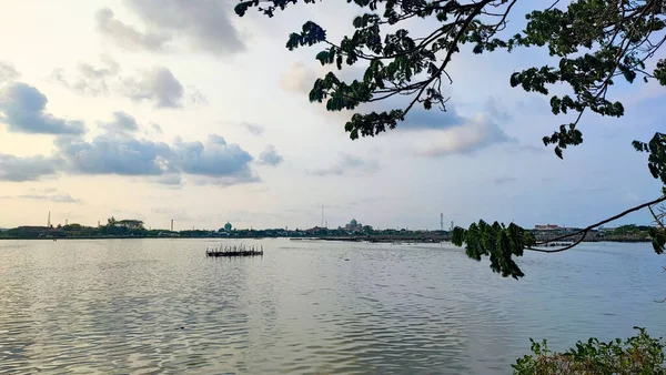 stock image The view of the evening sunset at the lhokseumawe city reservoir, the sunset looks beautiful in the afternoon there, Indonesia