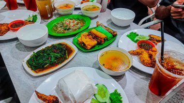 Lezzetli yiyeceklerin üst görüntüsü, seçici odaklanma