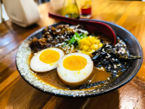 Japon yemeği mi? Domuz ve yumurtalı kızarmış ramen..