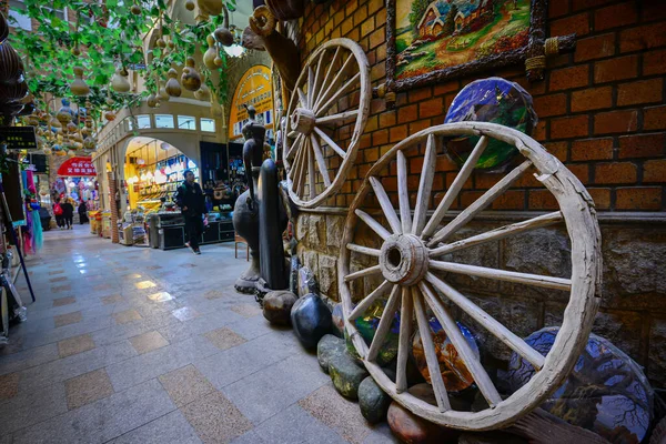 Grand Bazaar Xinjiang China Worden Houten Wielen Van Vroege Paardenkoetsen — Stockfoto