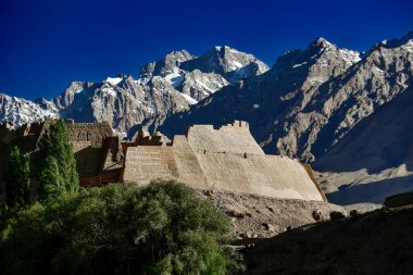 Tashkurgan 'daki antik taş kale Tashkurgan' daki en ünlü ve büyüleyici yerlerden biridir..