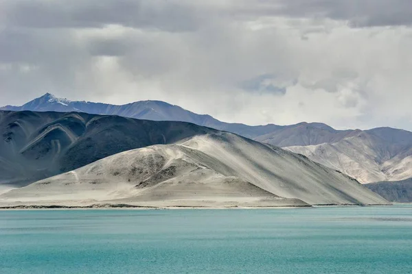 Lac Baisha Dans Plateau Pamir Xinjiang Avec Montagne Baisha Eau — Photo