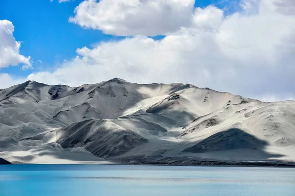 Jezioro Baisha Płaskowyżu Pamir Xinjiang Baisha Mountain Szmaragdowym Jeziorem Wody — Zdjęcie stockowe