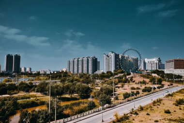 Kaşgar, Xinjiang etnik köken ve tarihin özünü birleştiren mutlu ve modern bir şehirdir.