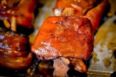 Wujiang, Suzhou, Çin 'deki küçük köprülerin ve akan suyun manzarası.