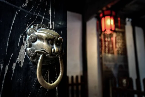 Frappeur Traditionnel Porte Forme Lion Dans Une Vieille Maison Dans — Photo