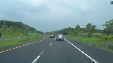Endonezya, Nisan 2023 Kurban Bayramı 'nda Cikampek Palimanan otobanındaki Contra akış şeridini kullandı. görünüm kaykayı kamerası