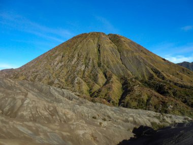 Bromo Dağı 'nın yanındaki Batok Dağı' nın dokusunun inanılmaz görüntüsü.