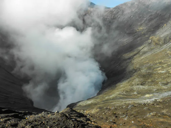 Cratera Vulcânica Vomitar Fumo Parque Nacional Mount Bromo Tengger Semeru — Fotografia de Stock