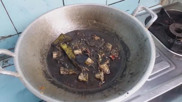 Gekookte Zwarte Inktvissoep Een Pot Inktvissoep Aziatisch Indonesisch Traditioneel Eten — Stockvideo