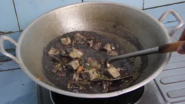 Comida Local Asiática Sabroso Calamar Negro Sopa Tofu Comida Tradicional — Vídeos de Stock