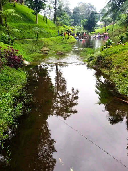 River 'ın Yolculuğu Huzur Gölü' nde Sona Eriyor